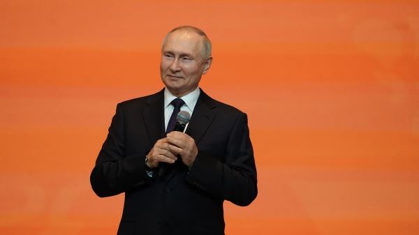 Путин назвал особо ценной поддержку волонтерами бойцов СВО и их семей<br />
