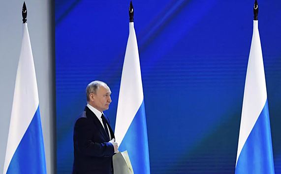 СМИ: Послание Путина Федеральному собранию могут перенести на следующий год