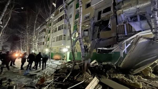 В Нижневартовске при взрыве газа в пятиэтажке обрушилось два этажа
