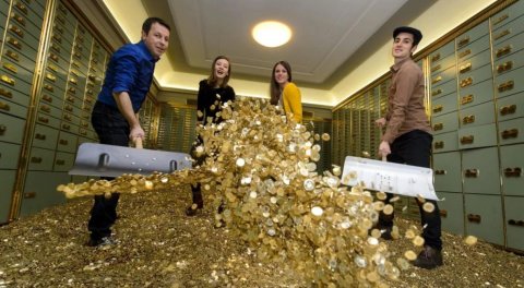 В Совфеде хотят ограничить наценку на продажу золота банками физлицам