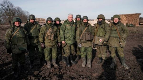 Собянин побывал "на линии обороны" в зоне СВО